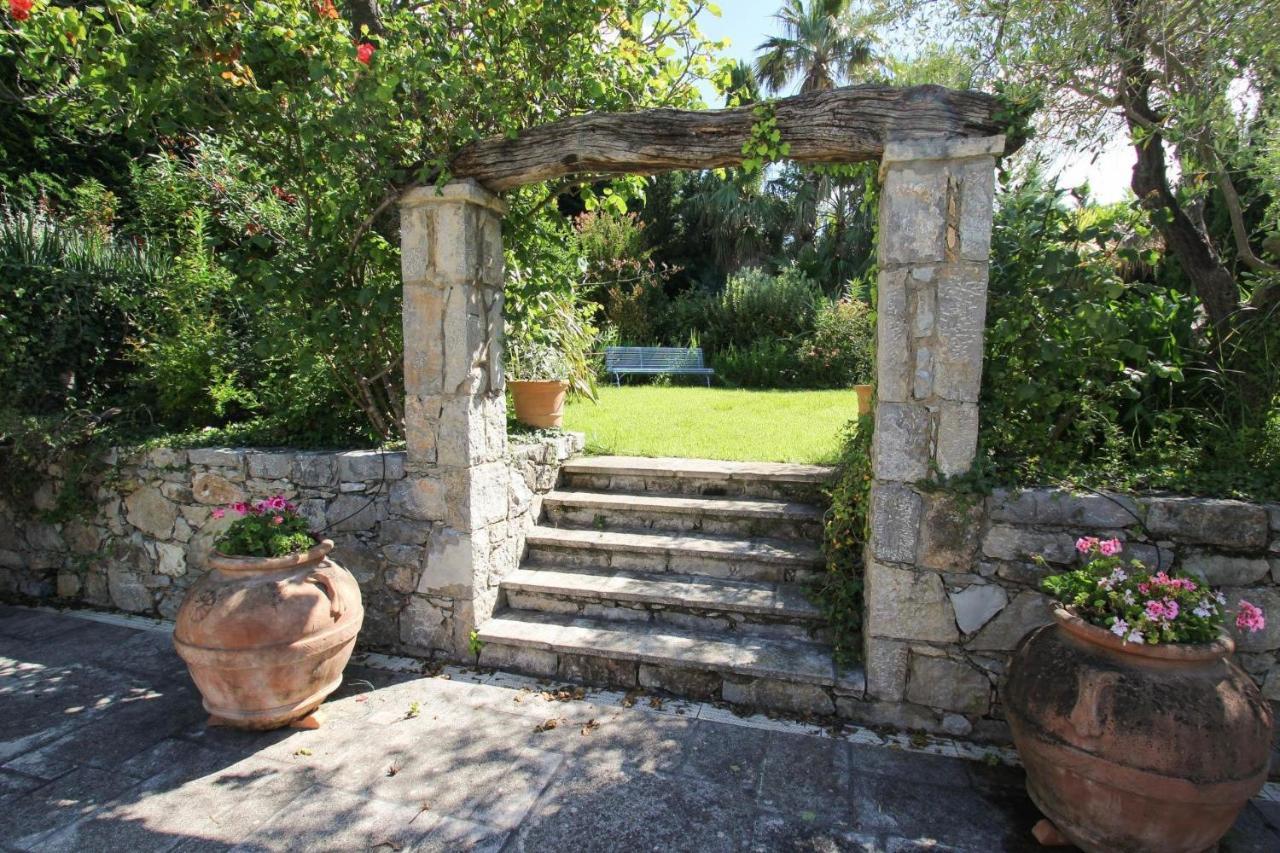 La Maison De Platane B&B Fayence Esterno foto